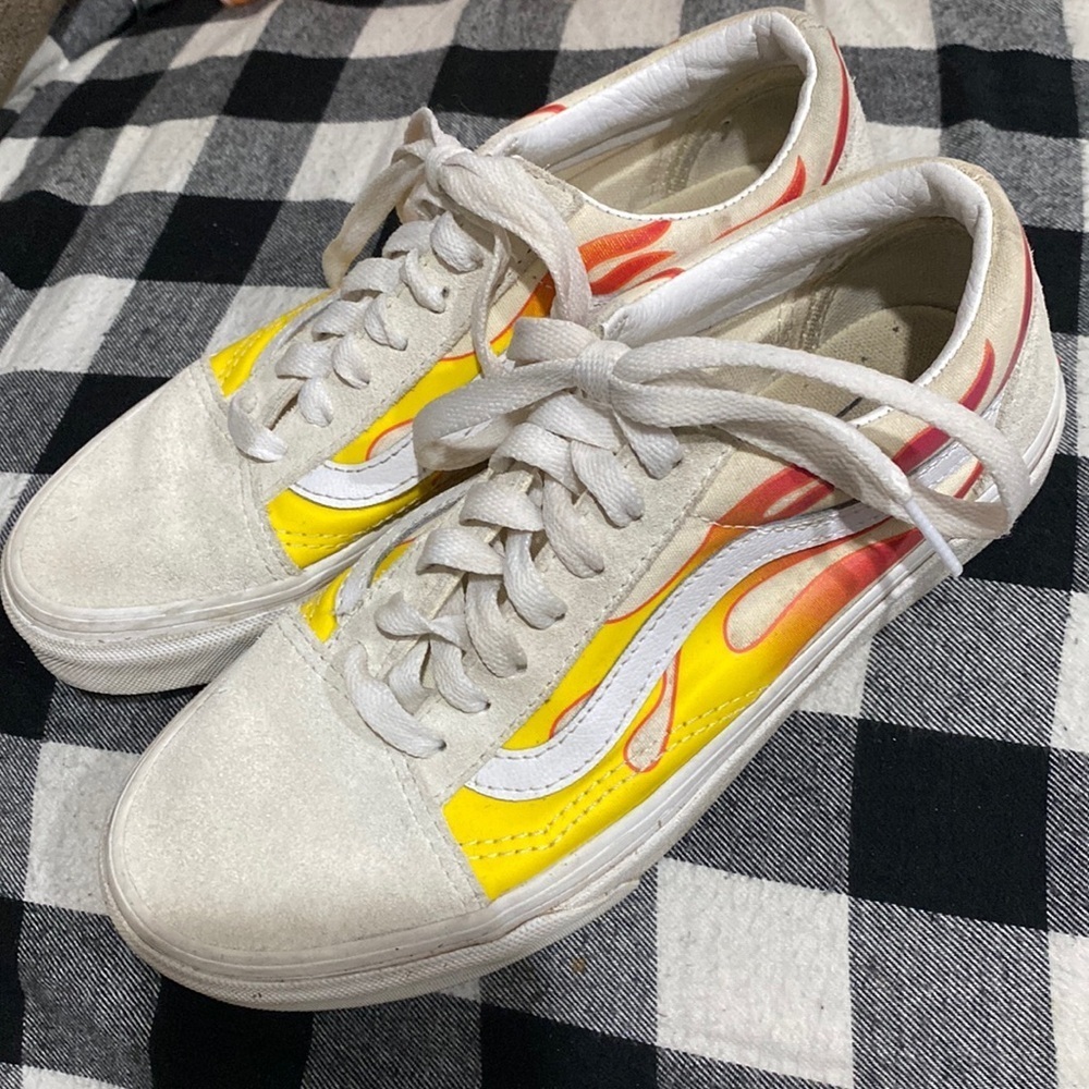 Old School Vans White with Flames Men’s 5 or women’s 6.5